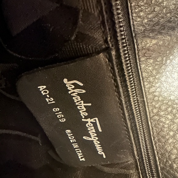 Salvatore Ferragamo black leather bag - Picture 4 of 6